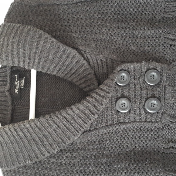 Women's Sweater - Picture 2 of 9